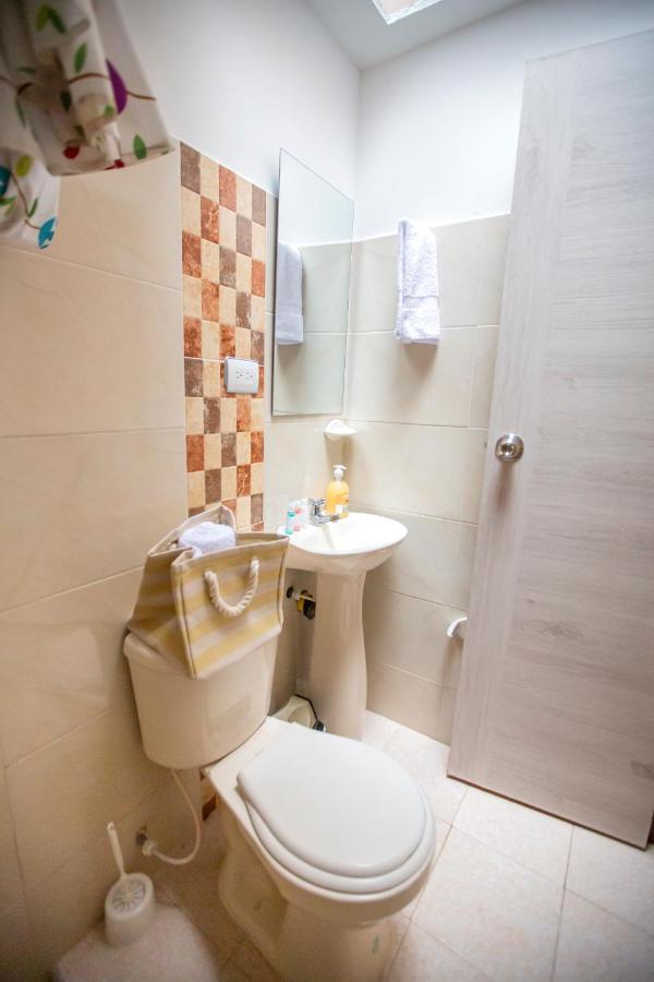 Komodo Alojamiento- Hostal Autoservicio, Ubicado Cerca Al Centro Historico - Bano Privado, Wifi , Cama 2X2 Y Agua Caliente Y Cocina Compartida Popayan Εξωτερικό φωτογραφία